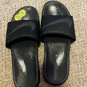 Nike men’s slides